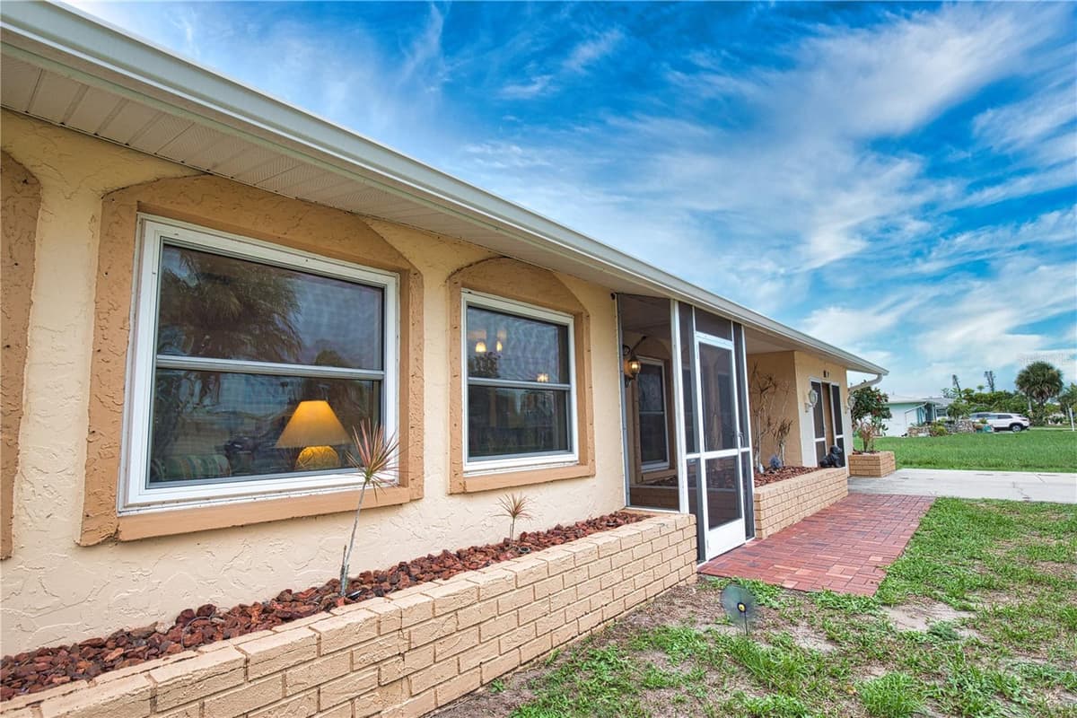 27 ANNAPOLIS LANE — photo 6 of 35