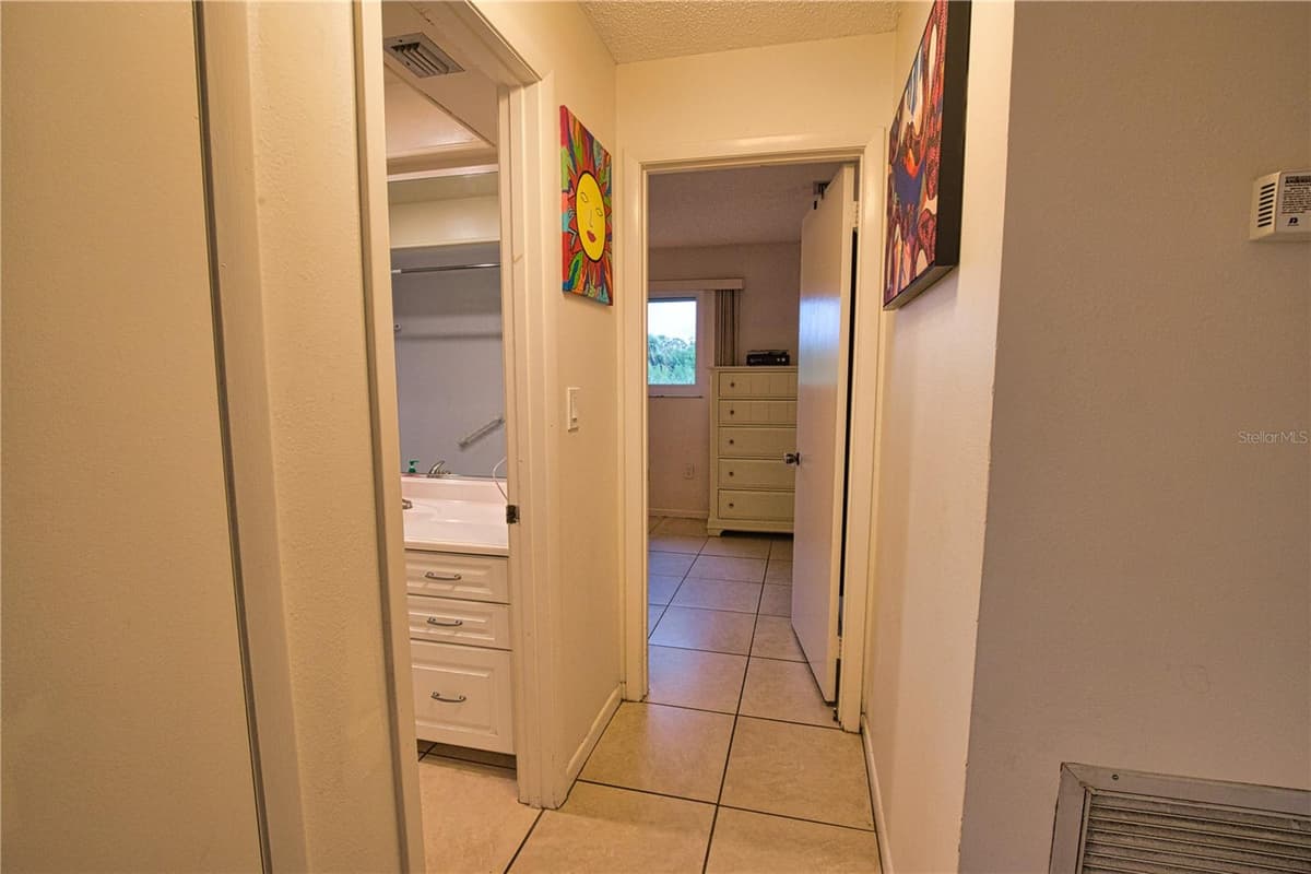 27 ANNAPOLIS LANE — photo 19 of 35