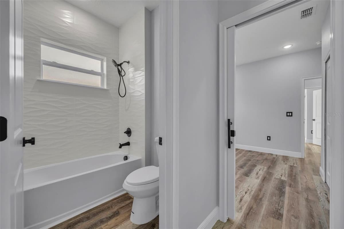 49 ORCHID COURT — photo 37 of 40