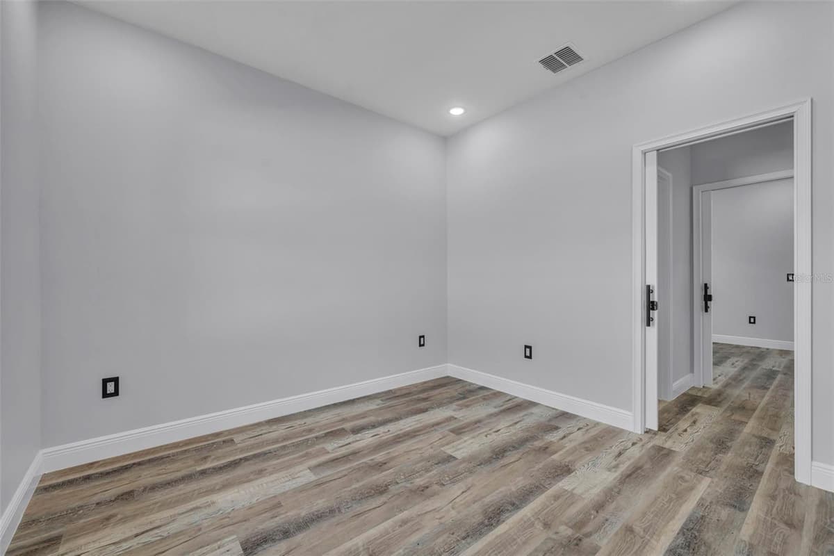 49 ORCHID COURT — photo 38 of 40