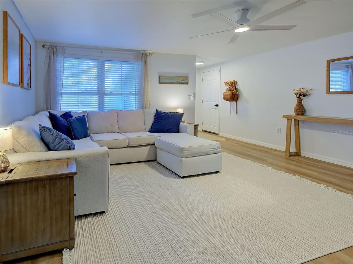 1439 STRADA D ORO — photo 17 of 49