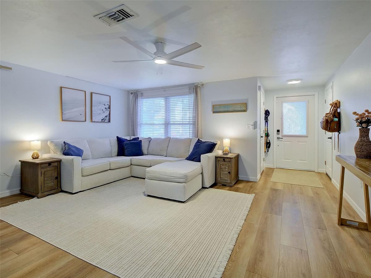 1439 STRADA D ORO — photo 16 of 49