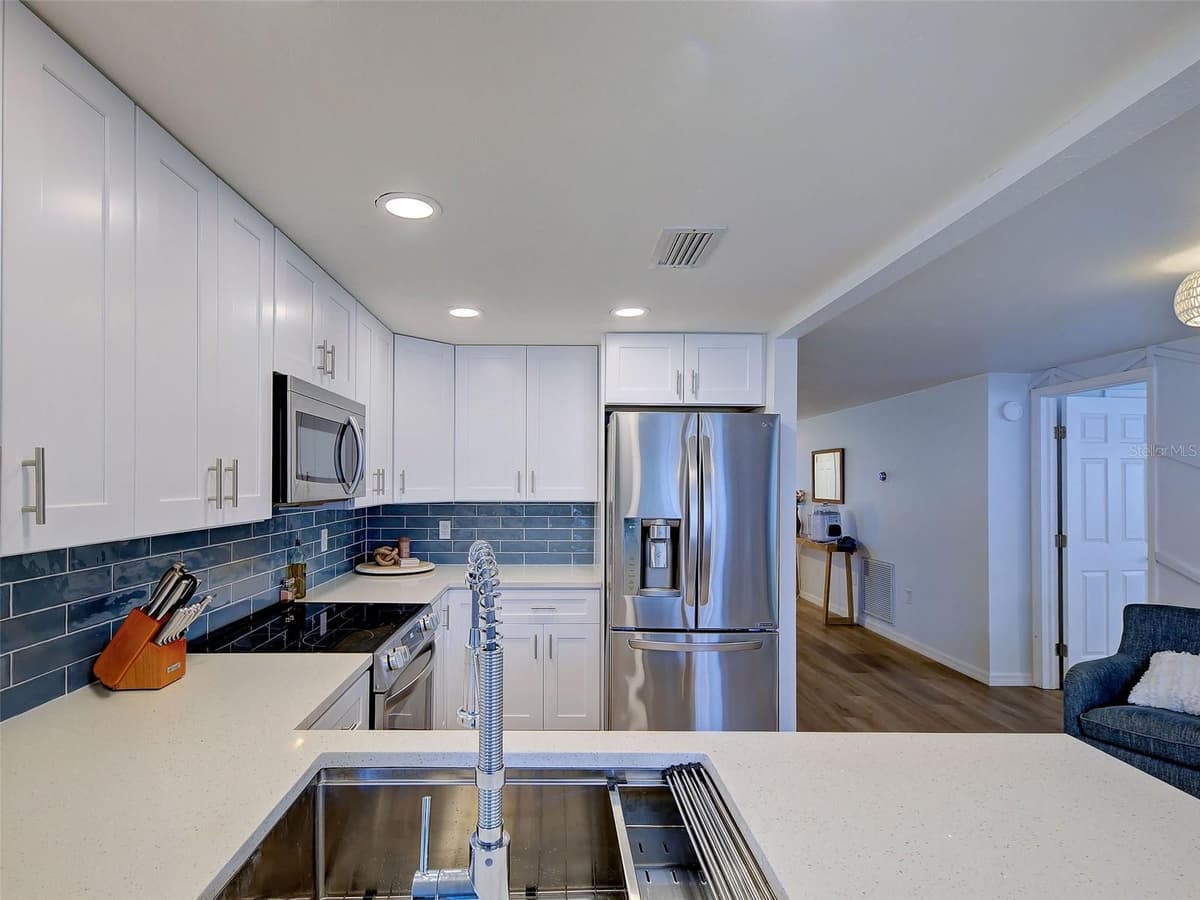 1439 STRADA D ORO — photo 26 of 49