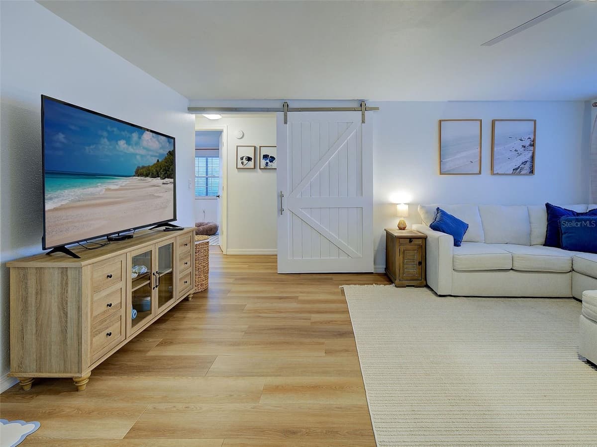 1439 STRADA D ORO — photo 19 of 49