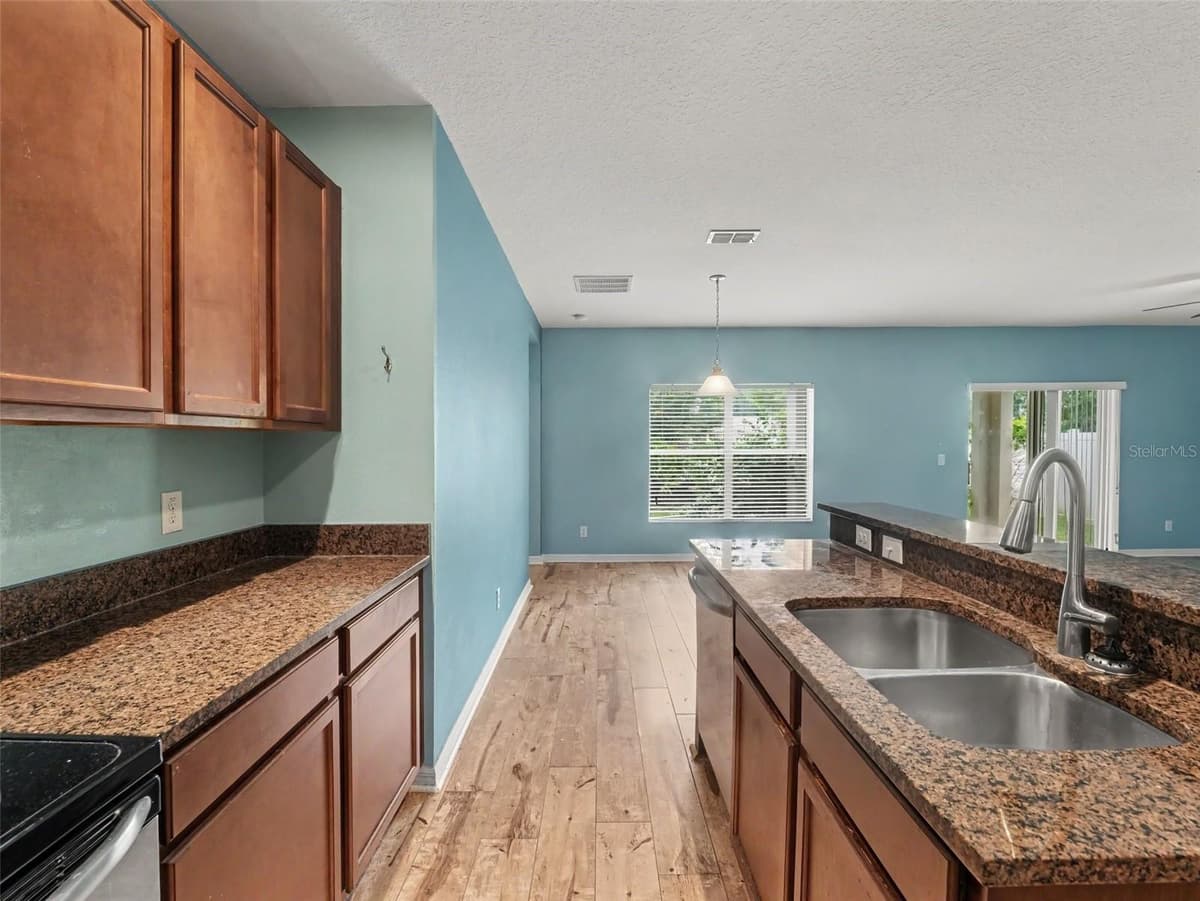 1407 MARSH MEADOW LN — photo 12 of 26