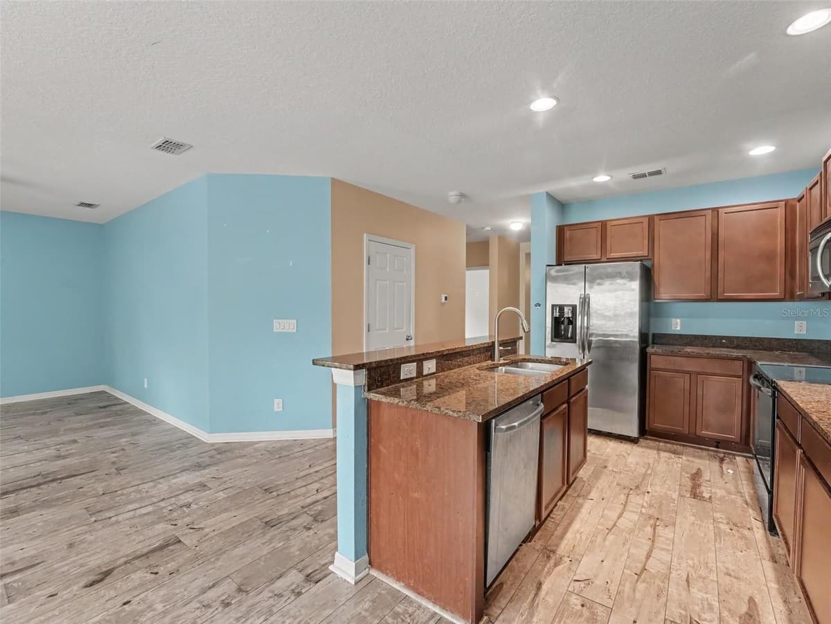 1407 MARSH MEADOW LN — photo 9 of 26