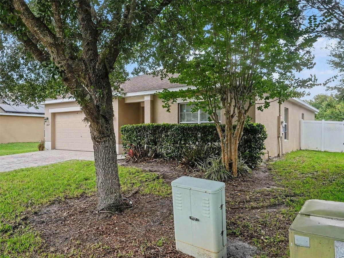 1407 MARSH MEADOW LN — photo 3 of 26