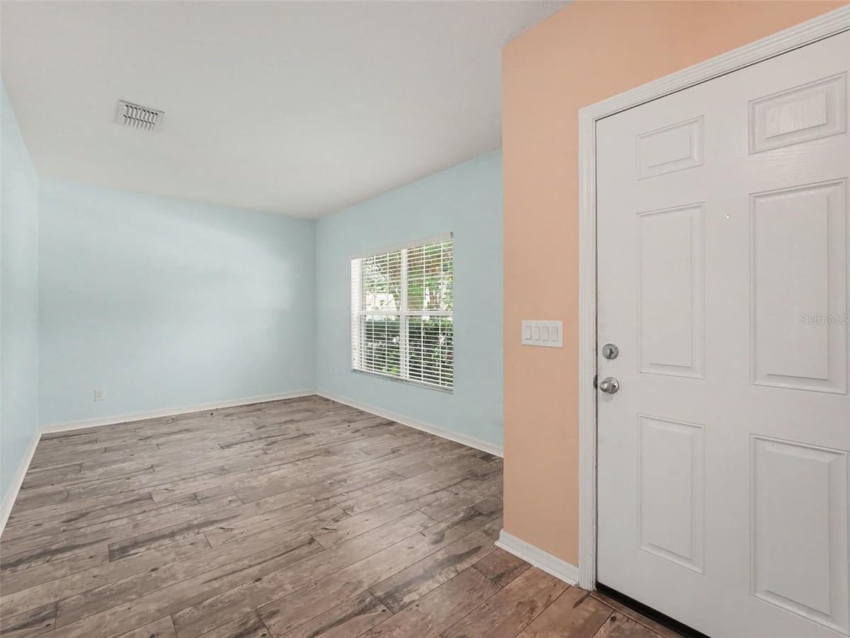 1407 MARSH MEADOW LN — photo 4 of 26