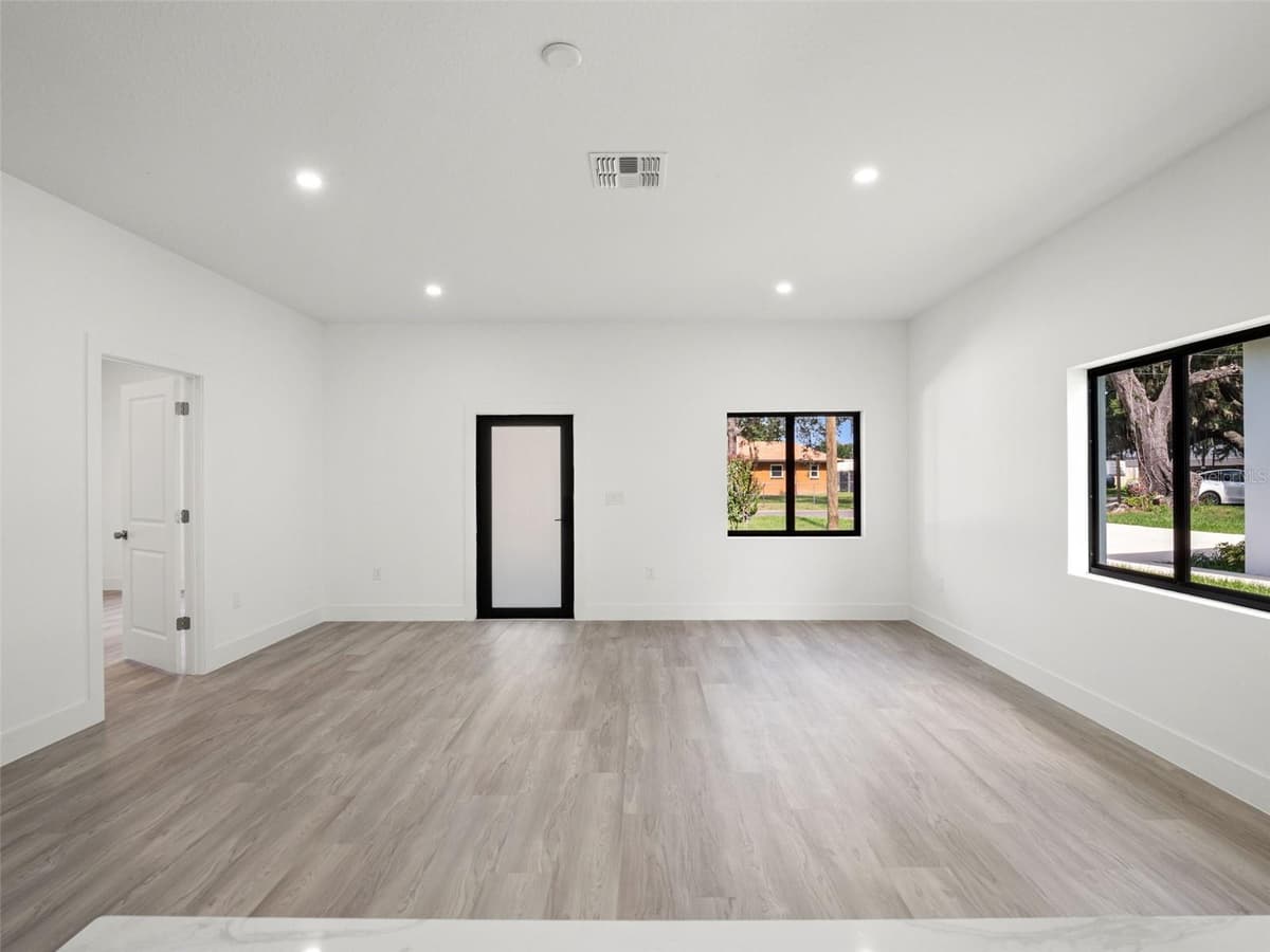 501 OCEAN AVENUE — photo 8 of 34