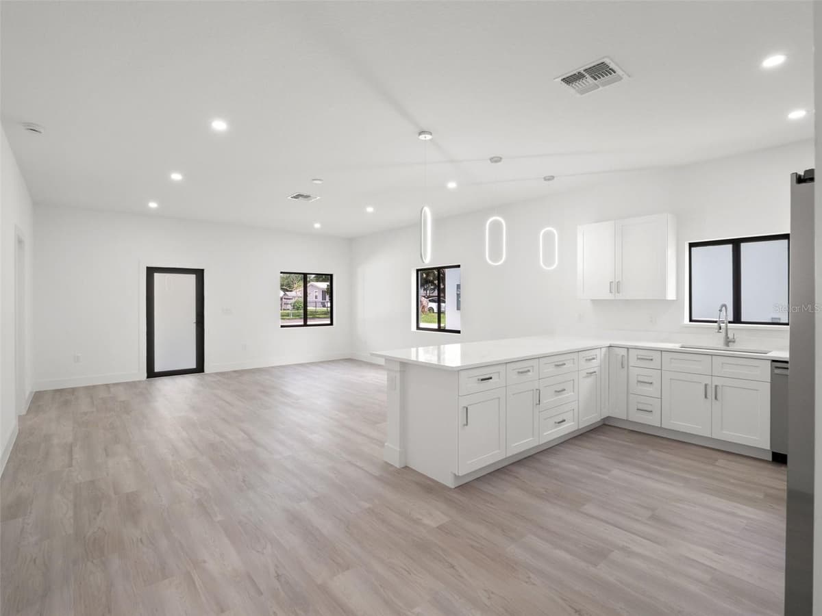 501 OCEAN AVENUE — photo 9 of 34