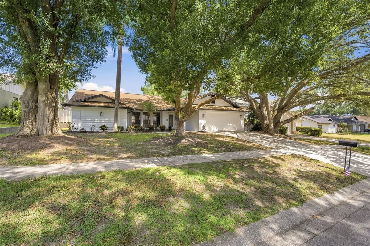 2721 BRIARPATCH DRIVE — photo 2 of 65