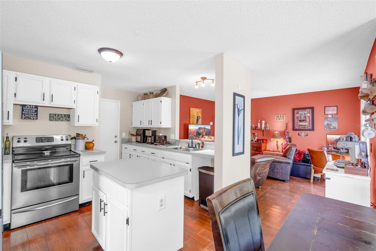 10561 SATINWOOD CIRCLE — photo 12 of 36