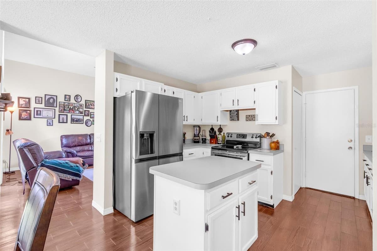 10561 SATINWOOD CIRCLE — photo 11 of 36