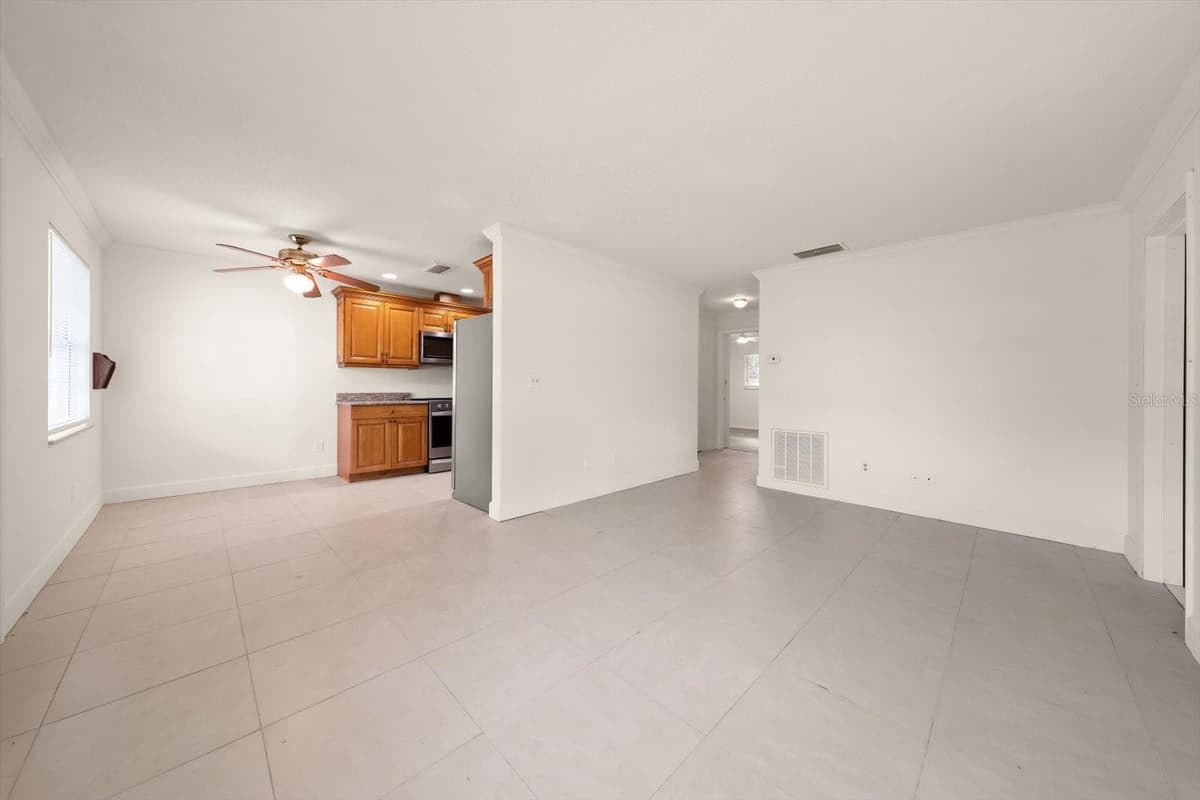 3223 DRYER AVENUE — photo 14 of 46