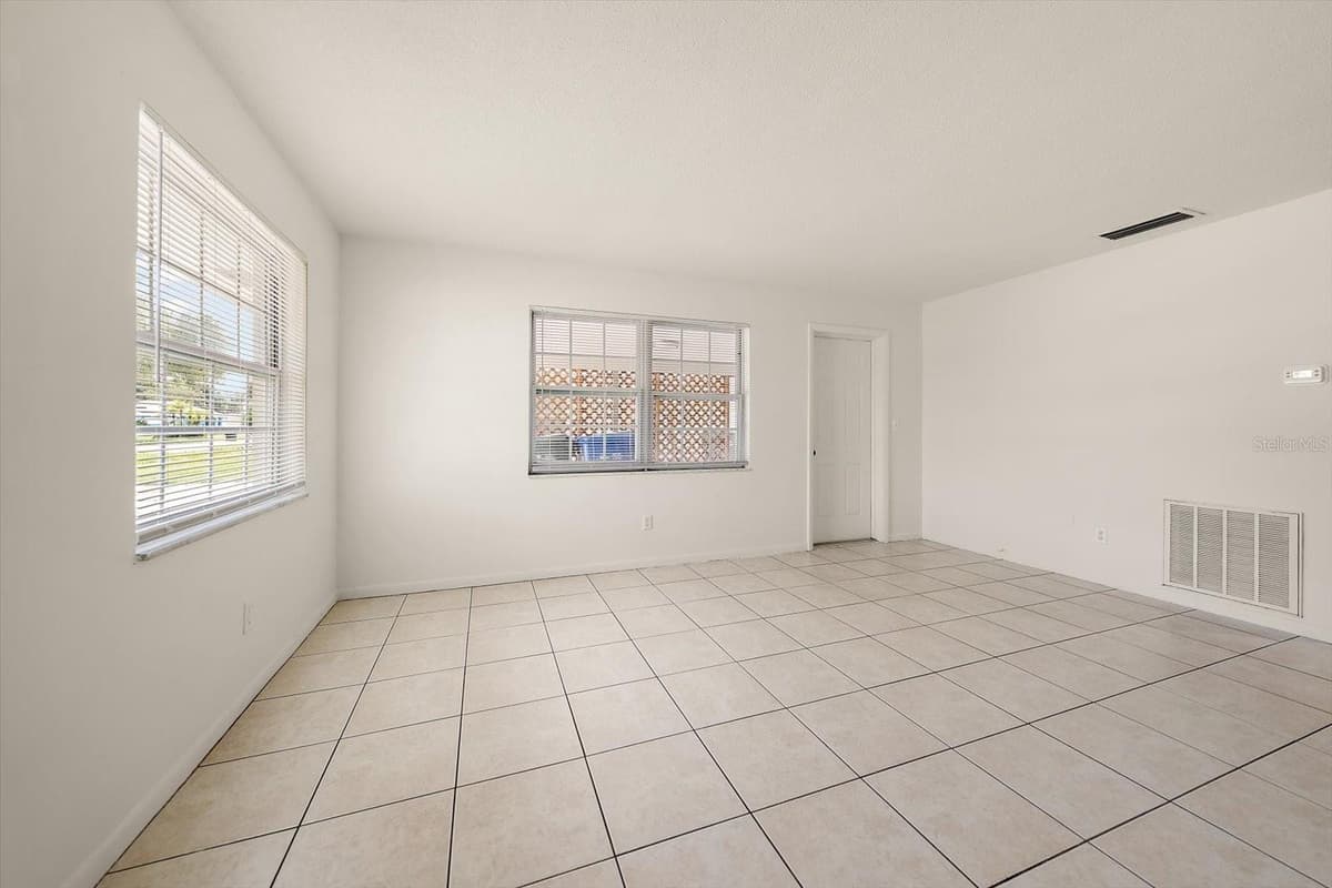 3223 DRYER AVENUE — photo 38 of 46