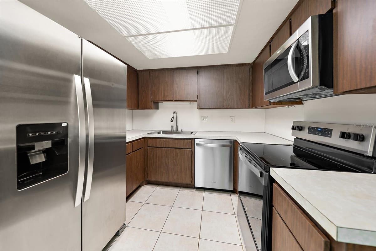 3223 DRYER AVENUE — photo 30 of 46