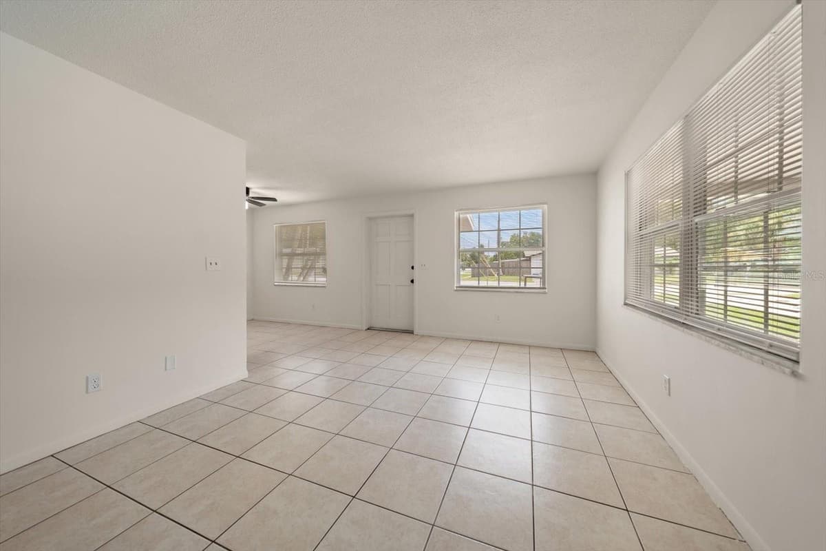3223 DRYER AVENUE — photo 37 of 46