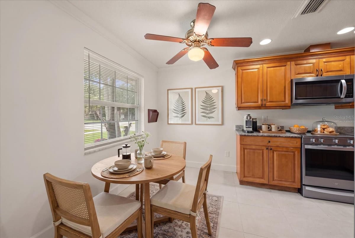 3223 DRYER AVENUE — photo 3 of 46