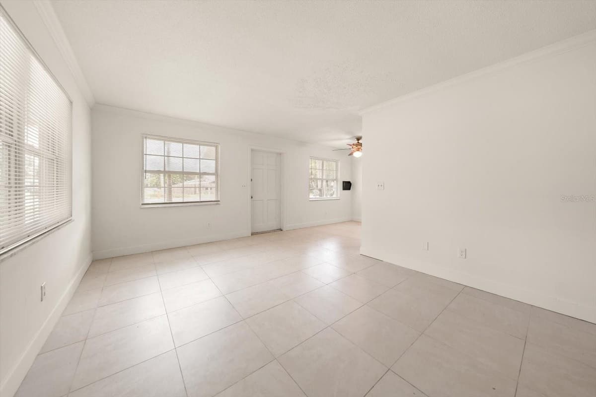3223 DRYER AVENUE — photo 15 of 46