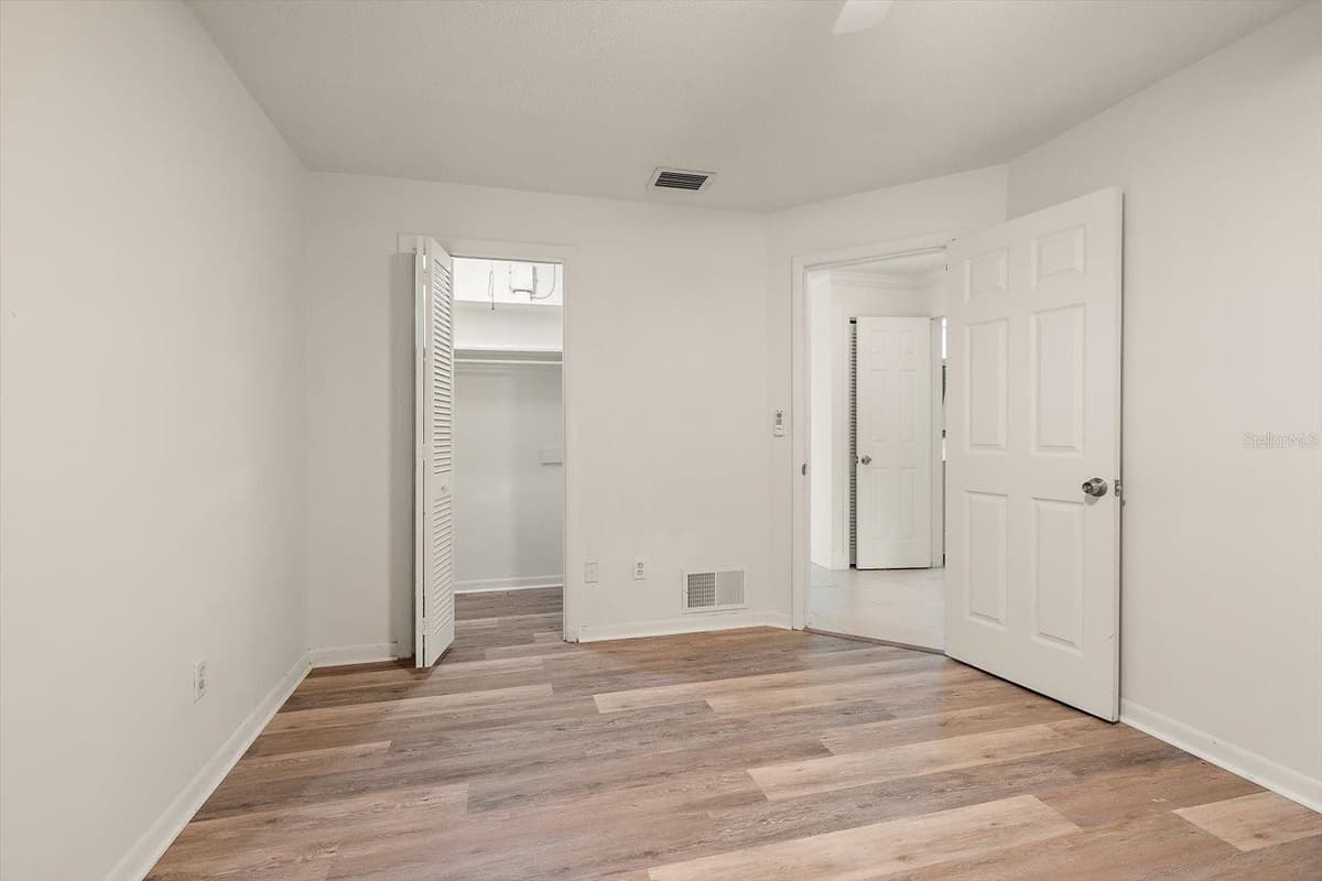 3223 DRYER AVENUE — photo 19 of 46