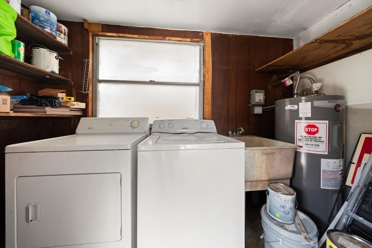 3223 DRYER AVENUE — photo 44 of 46