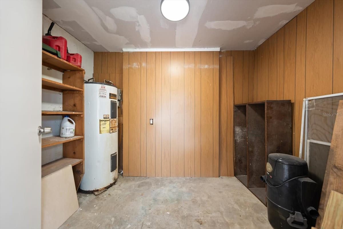 3223 DRYER AVENUE — photo 23 of 46