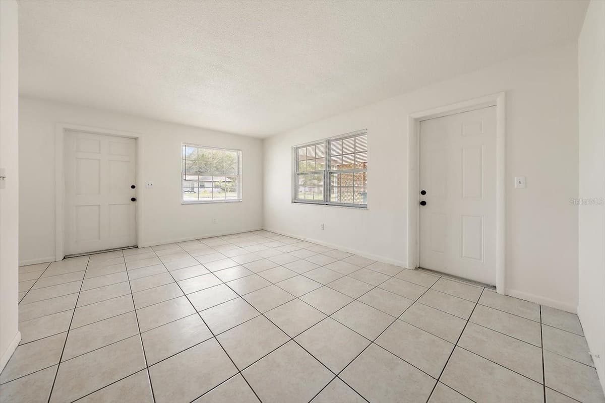 3223 DRYER AVENUE — photo 36 of 46