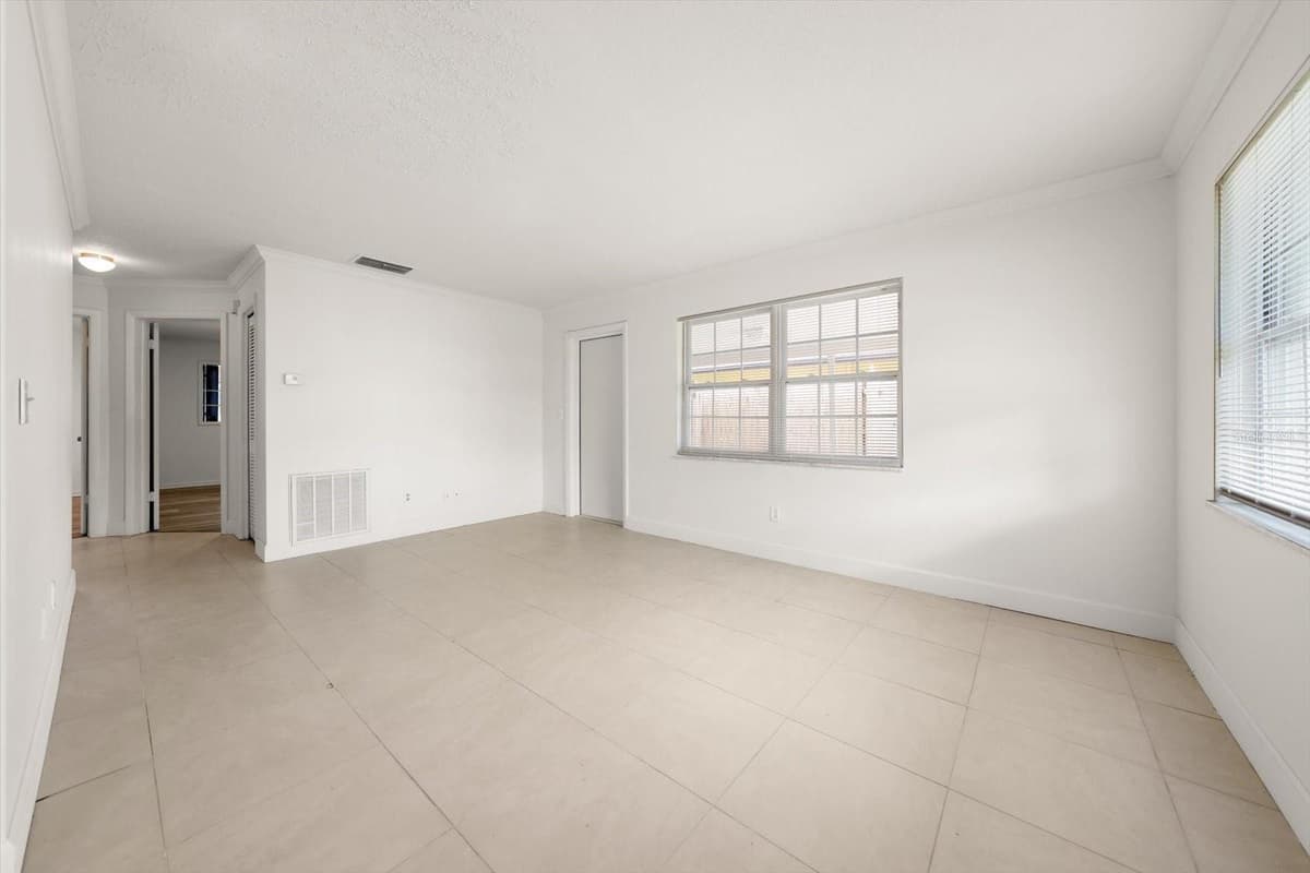 3223 DRYER AVENUE — photo 11 of 46