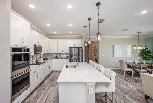 21 SWEETBAY COURT — photo 4 of 25