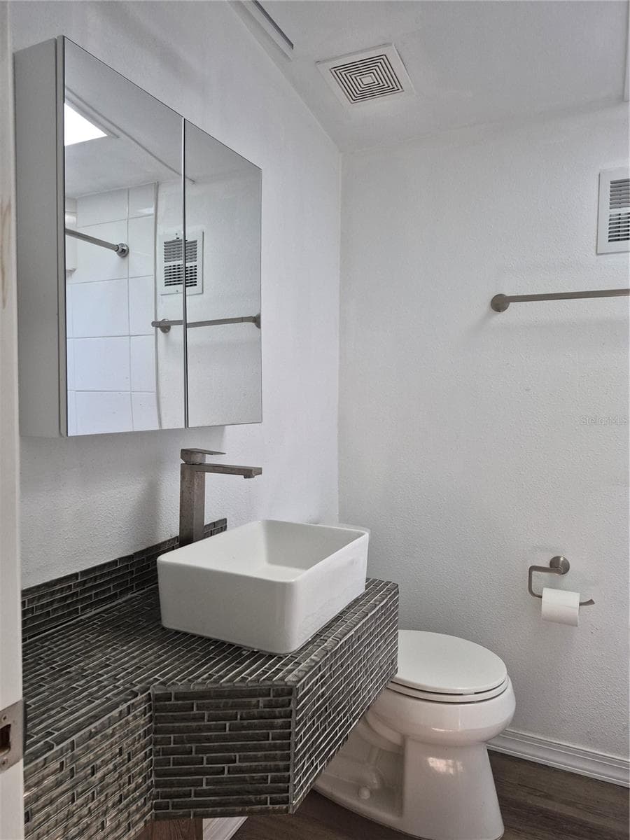3000 CLARCONA ROAD — photo 10 of 17