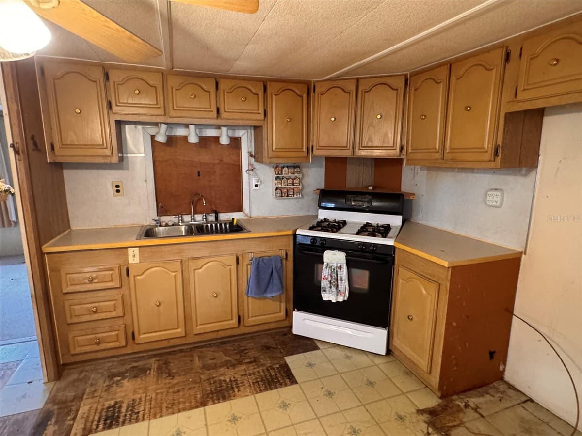 5042 76TH STREET — photo 9 of 18