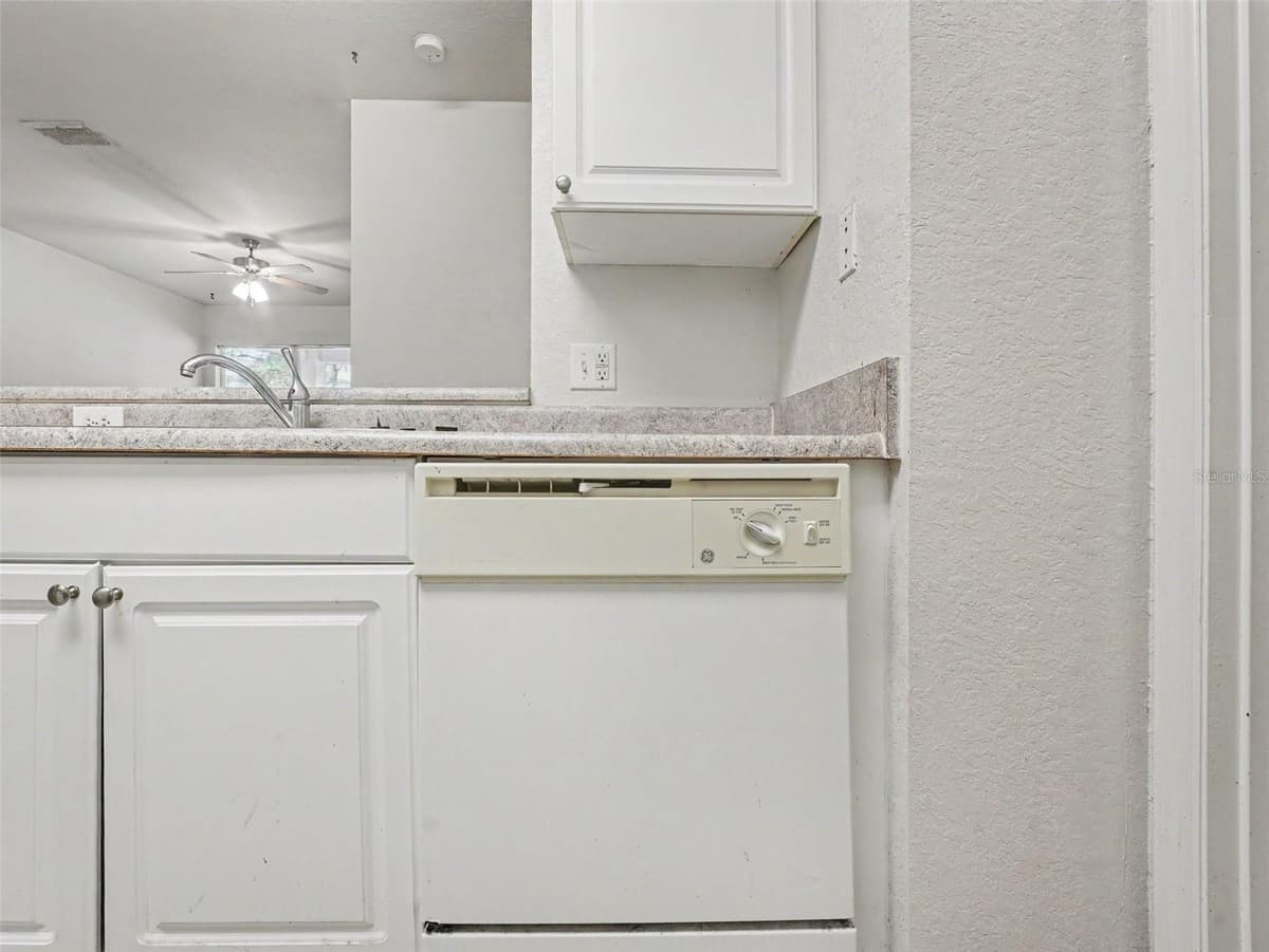 8003 HEMINGWAY CIRCLE — photo 13 of 33