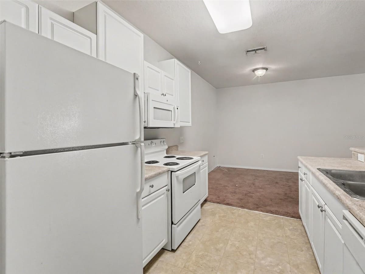 8003 HEMINGWAY CIRCLE — photo 15 of 33