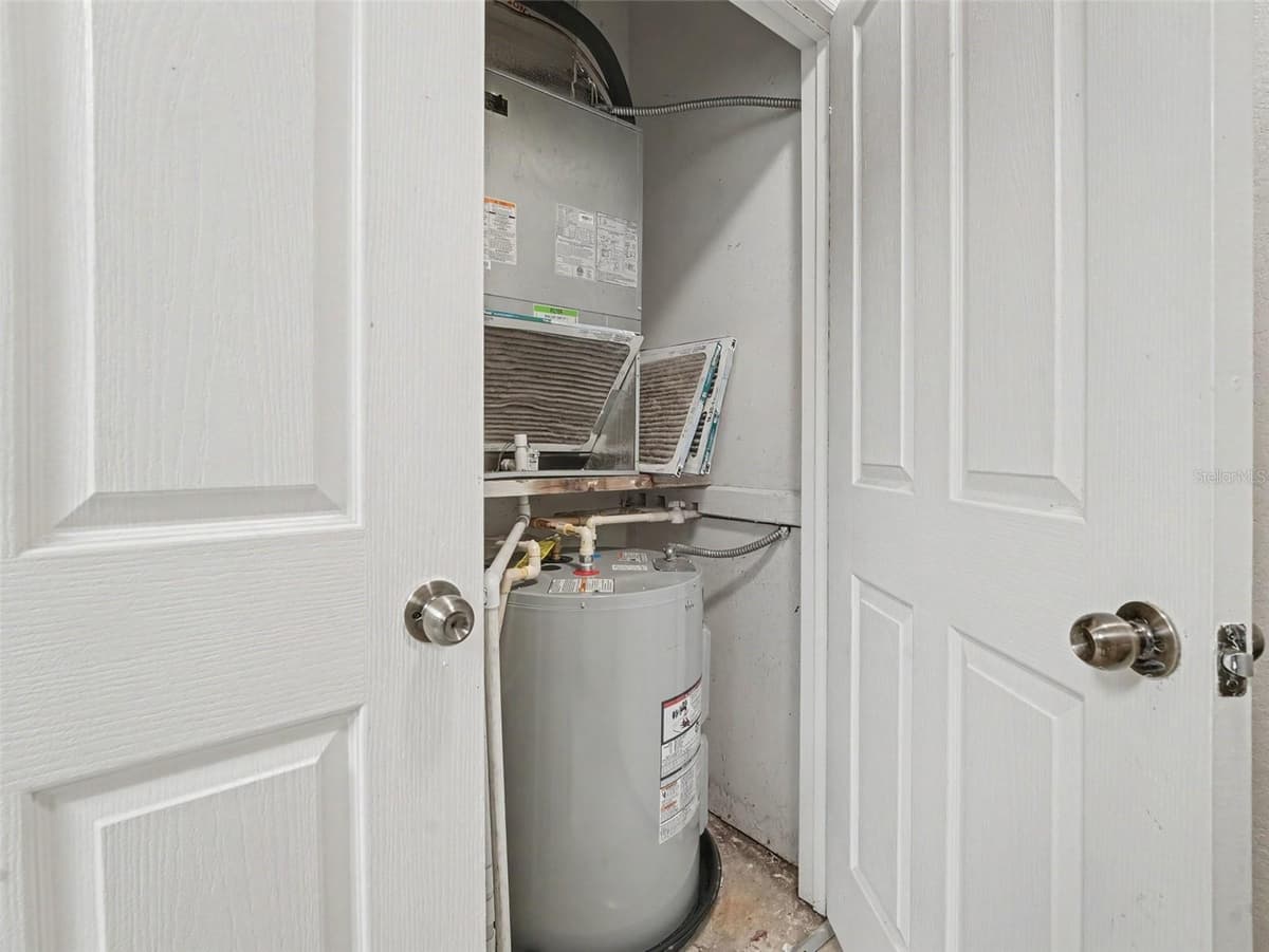 8003 HEMINGWAY CIRCLE — photo 17 of 33