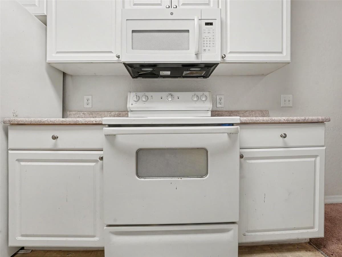 8003 HEMINGWAY CIRCLE — photo 14 of 33