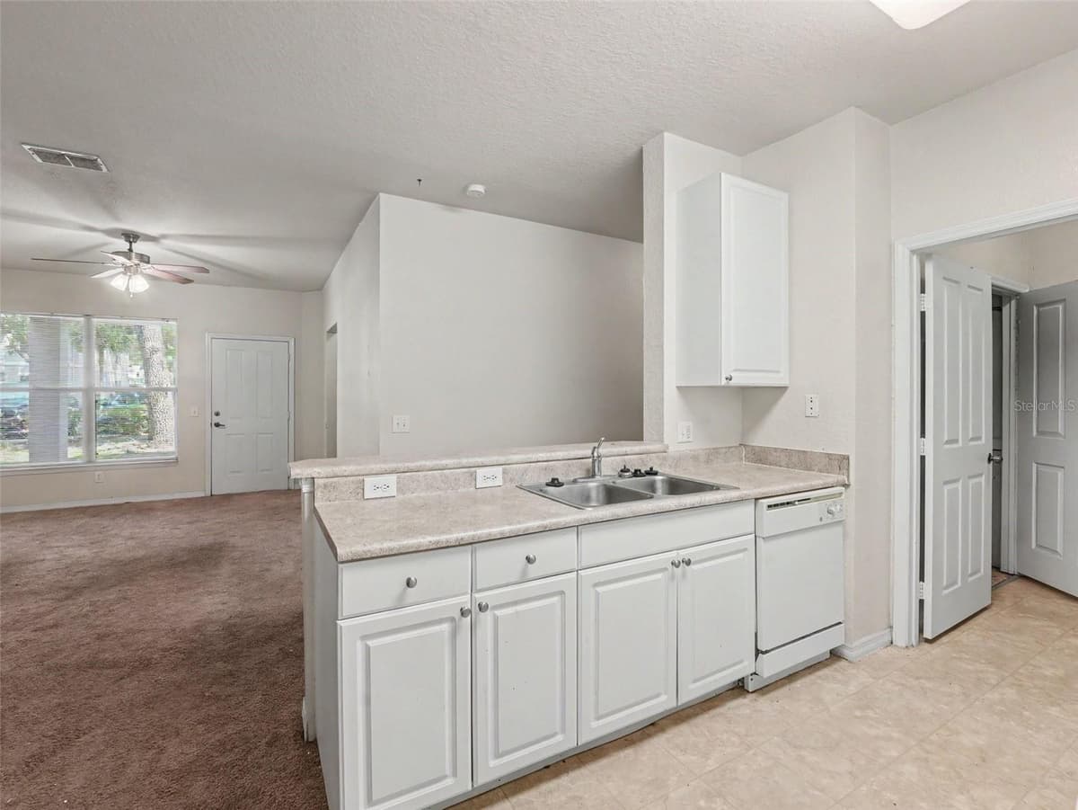 8003 HEMINGWAY CIRCLE — photo 11 of 33