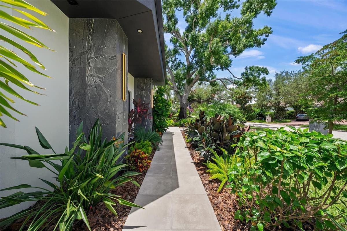 1555 EASTBROOK DRIVE — photo 87 of 93