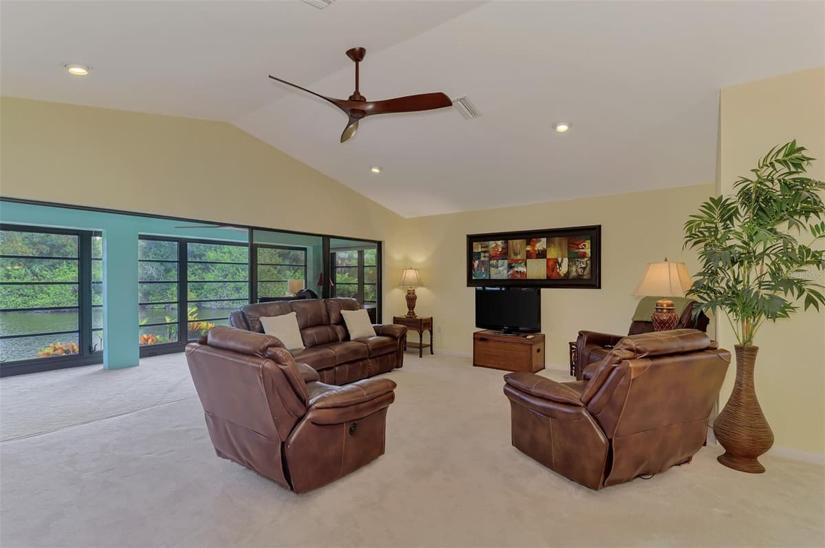 1934 COVE POINTE DRIVE — photo 16 of 82