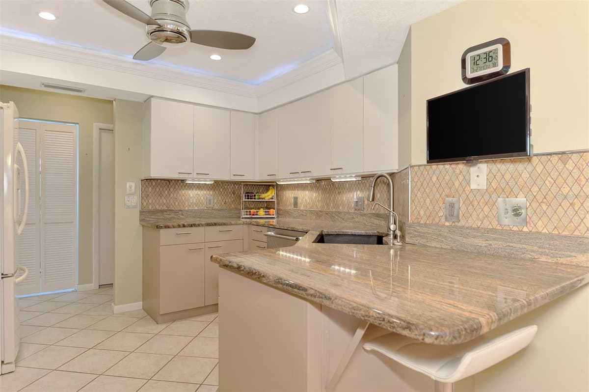 1934 COVE POINTE DRIVE — photo 24 of 82