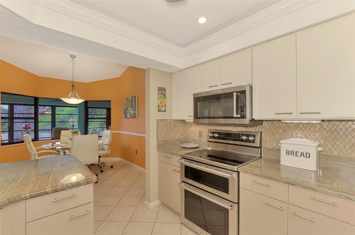 1934 COVE POINTE DRIVE — photo 23 of 82