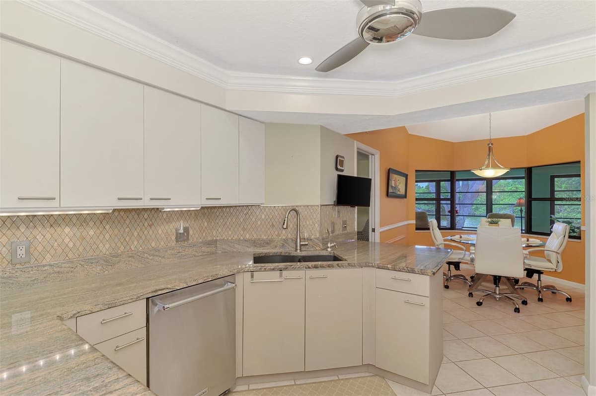 1934 COVE POINTE DRIVE — photo 21 of 82