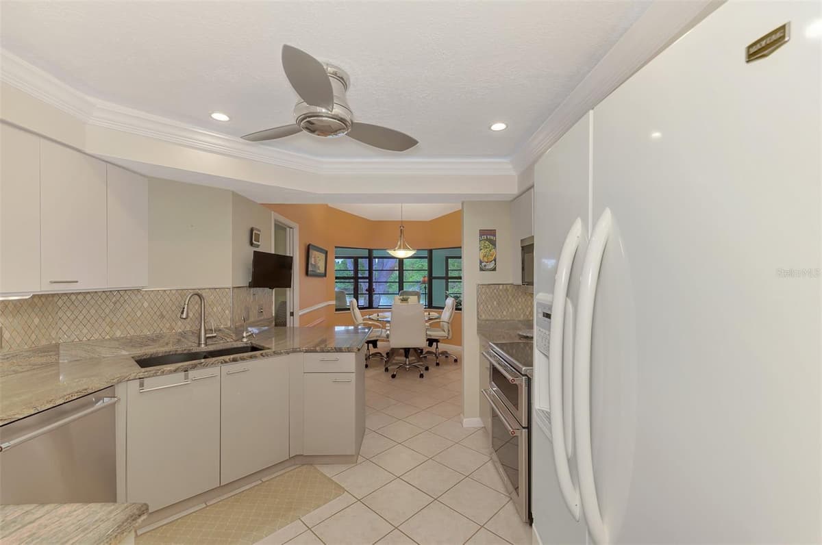 1934 COVE POINTE DRIVE — photo 20 of 82