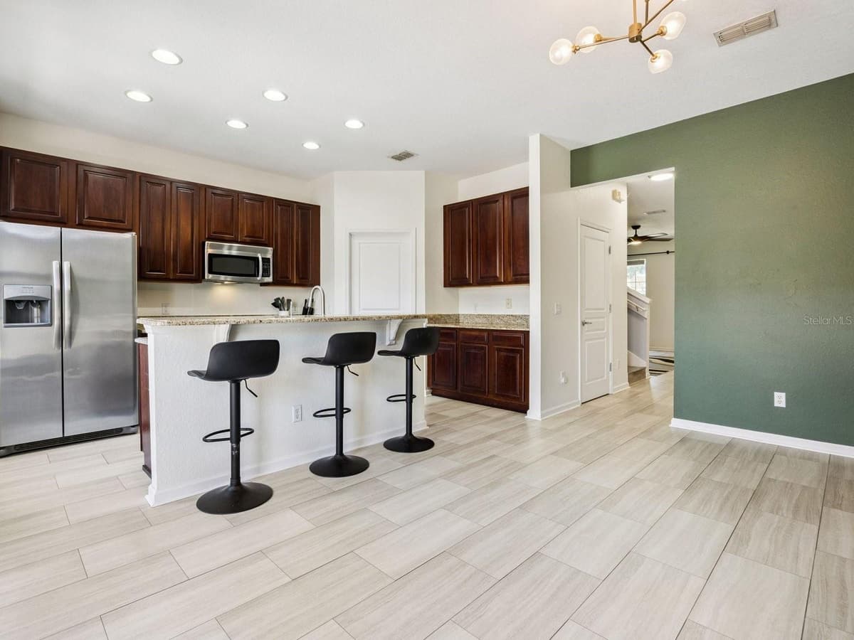 7712 FORDSON LANE — photo 11 of 37