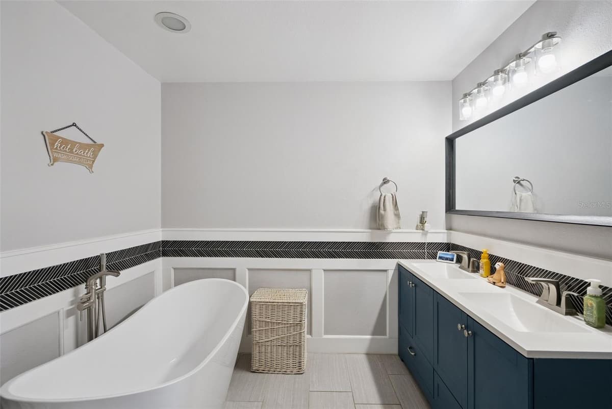 523 GASPAR AVENUE — photo 25 of 37