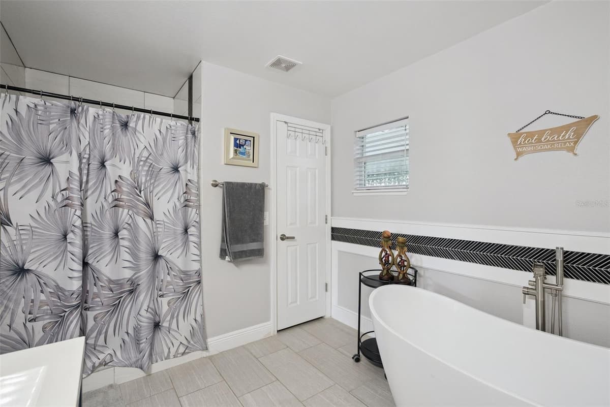523 GASPAR AVENUE — photo 24 of 37