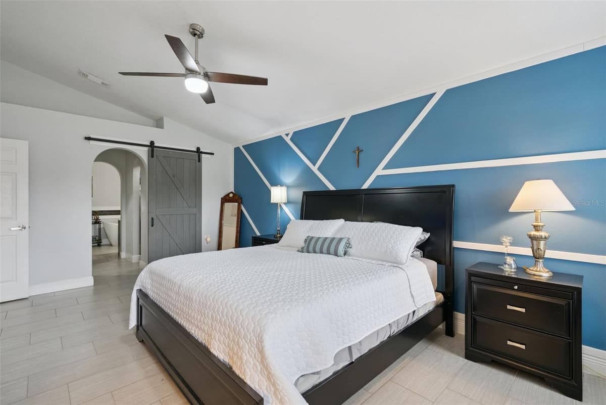 523 GASPAR AVENUE — photo 14 of 37
