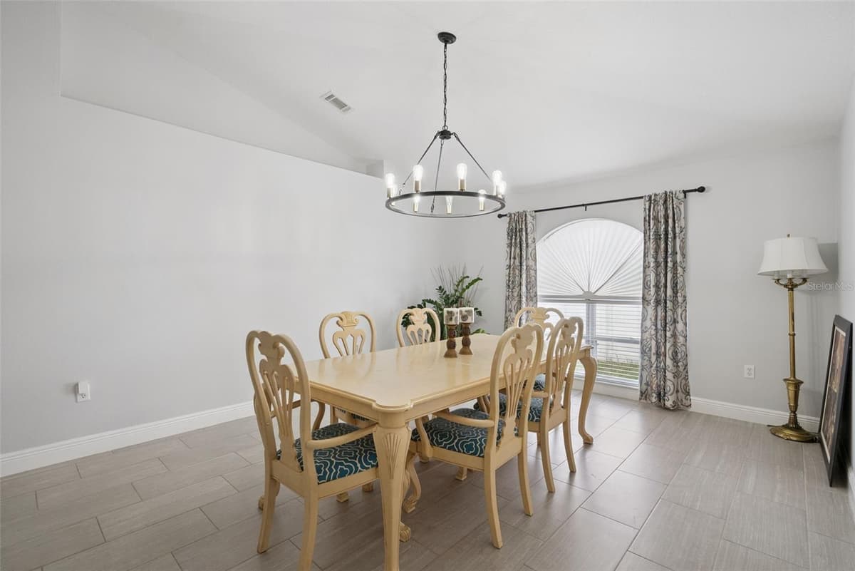 523 GASPAR AVENUE — photo 11 of 37