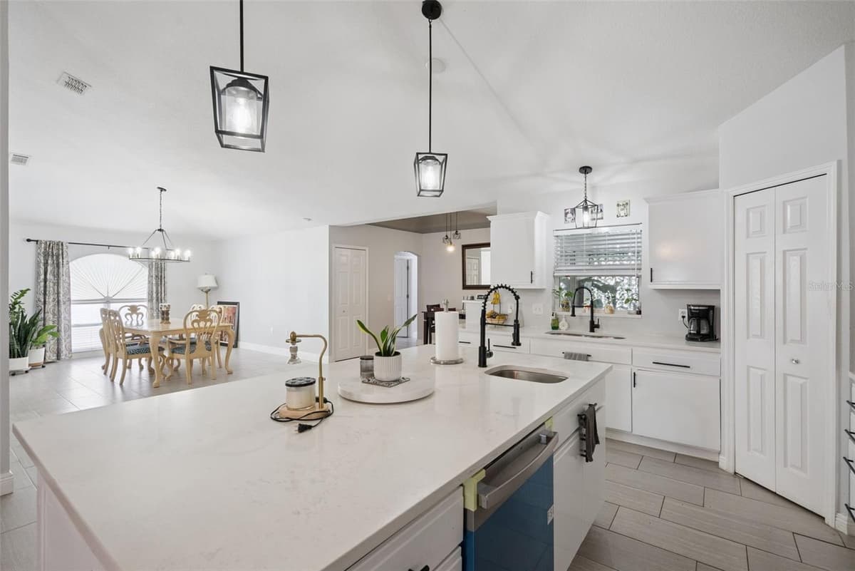 523 GASPAR AVENUE — photo 7 of 37