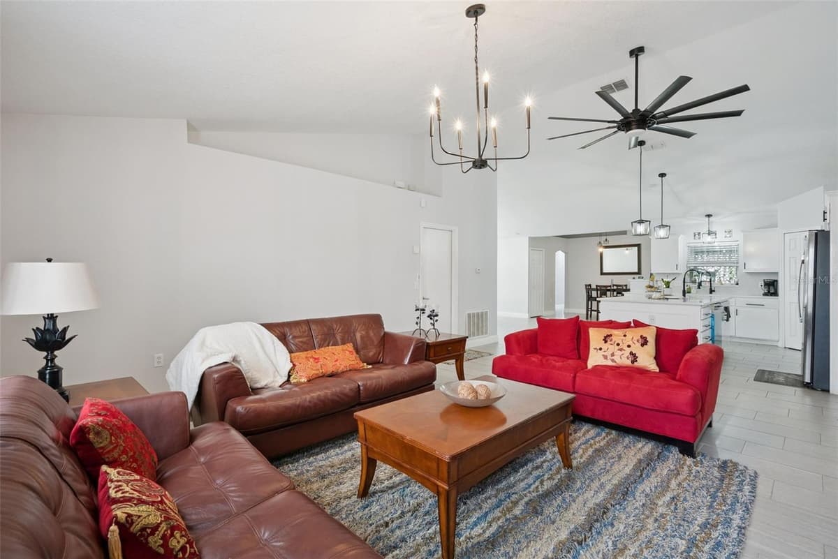 523 GASPAR AVENUE — photo 16 of 37
