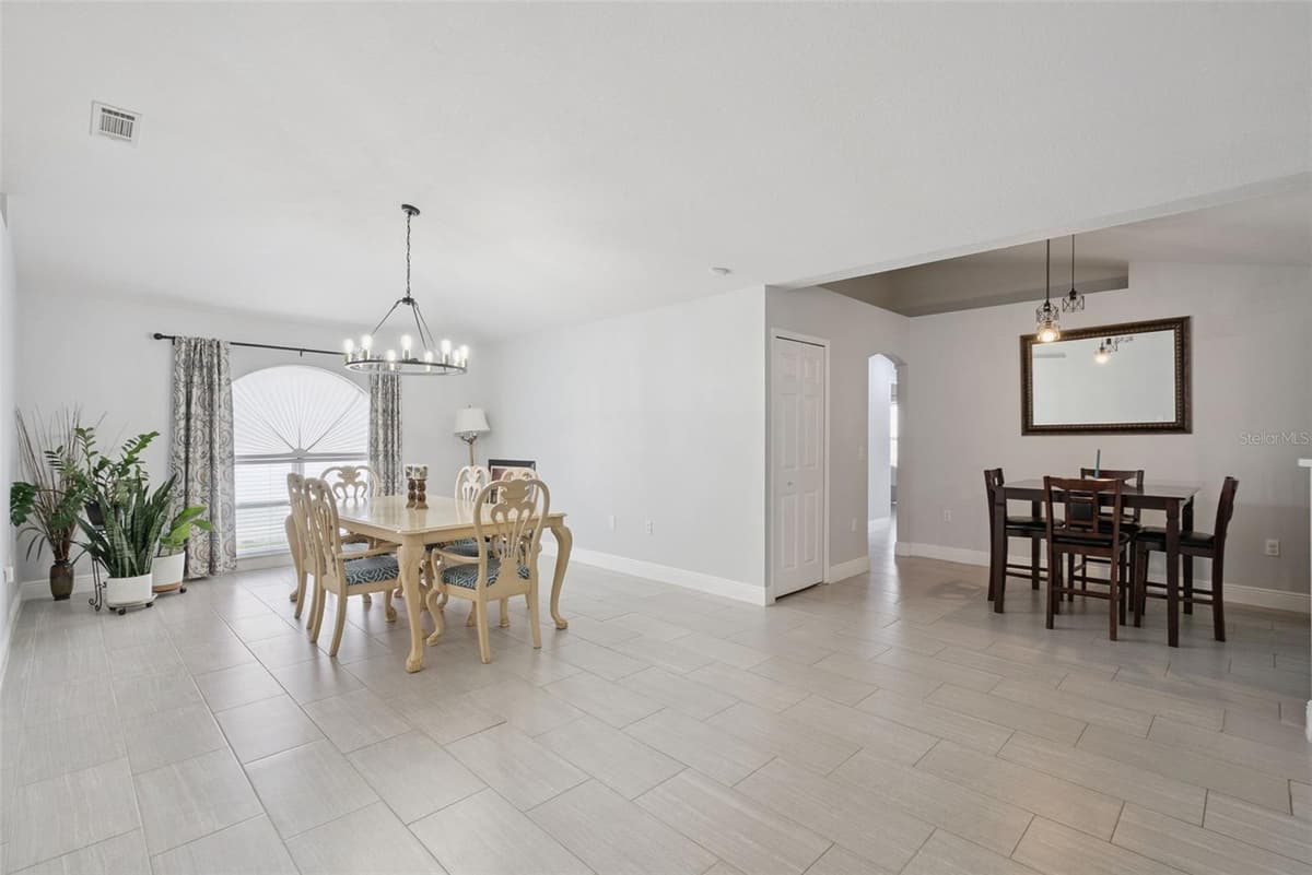 523 GASPAR AVENUE — photo 8 of 37